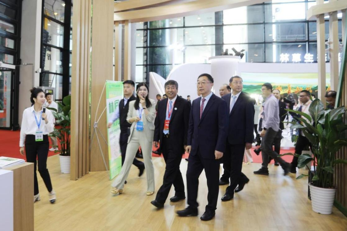 中林集團攜多個林木產品亮相2024年世界林木業大會